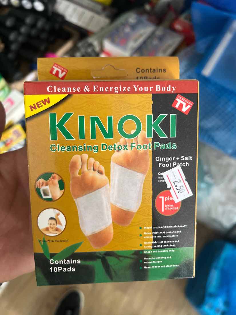 Ayaq ağrısı çəkən Kinoki